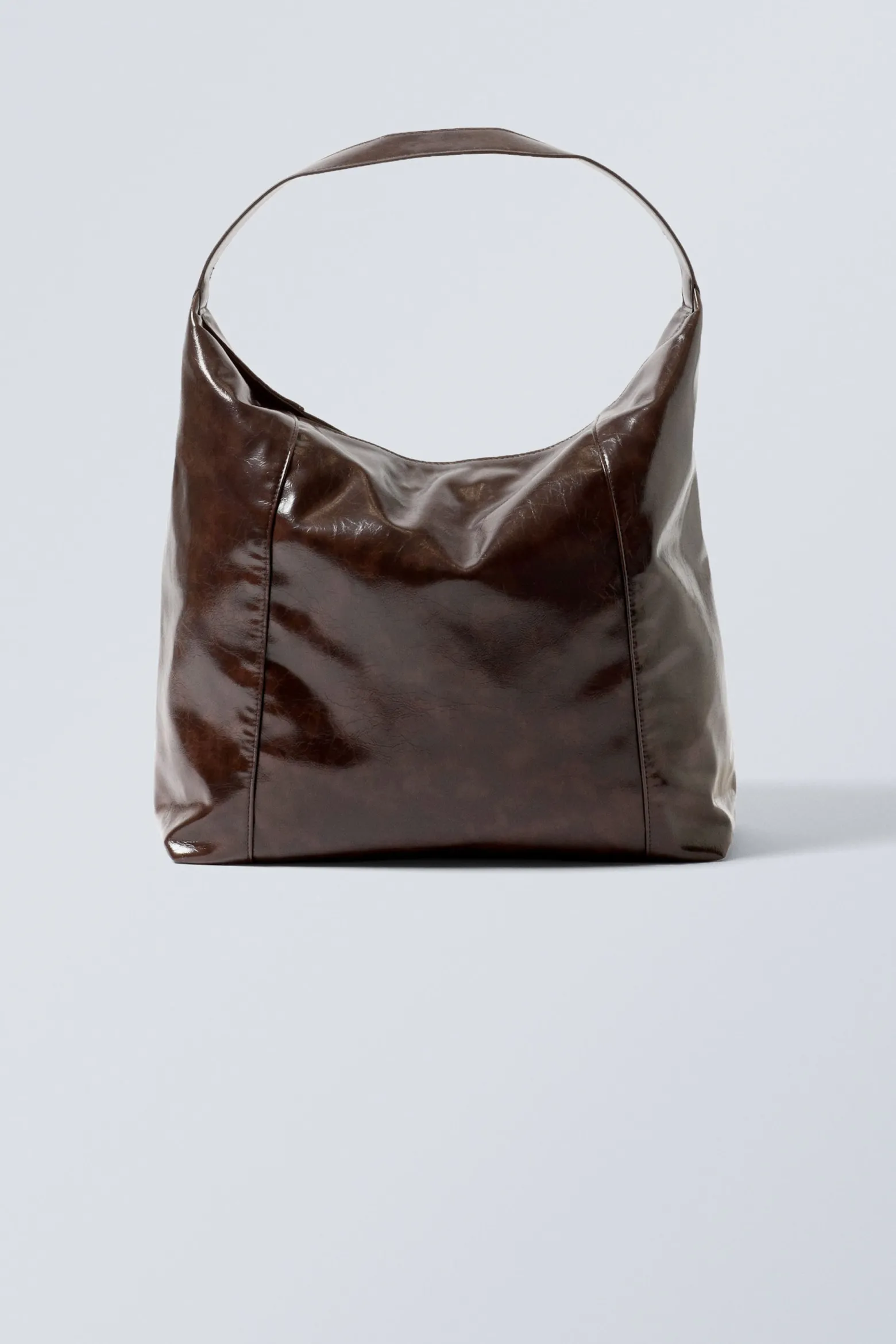 QUADRATISCHE UMHÄNGETASCHE AUS KUNSTLEDER|Weekday Cheap