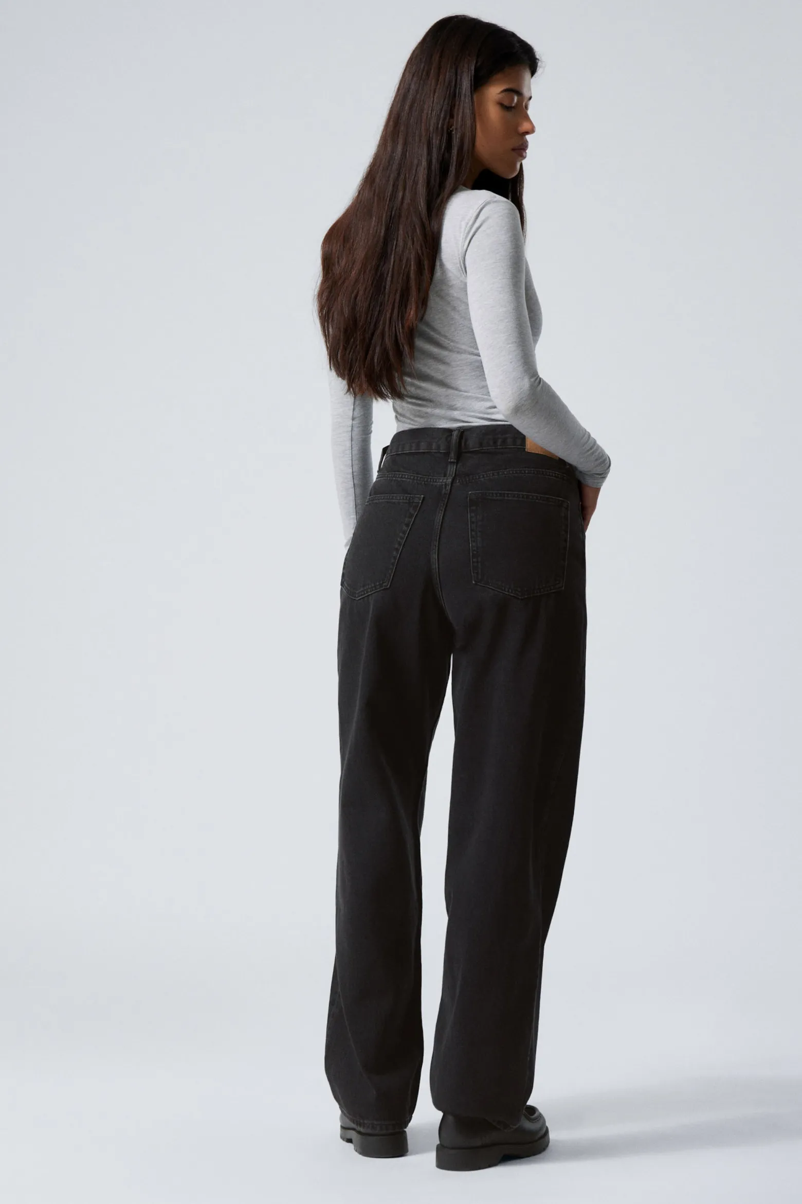 RAIL MID WAIST LOOSE WIDE LEG JEANS|Weekday Clearance