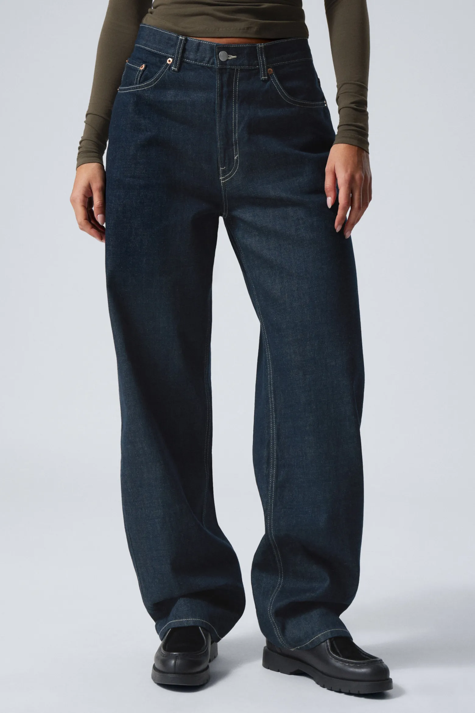 RAIL MID WAIST LOOSE WIDE LEG JEANS|Weekday Shop