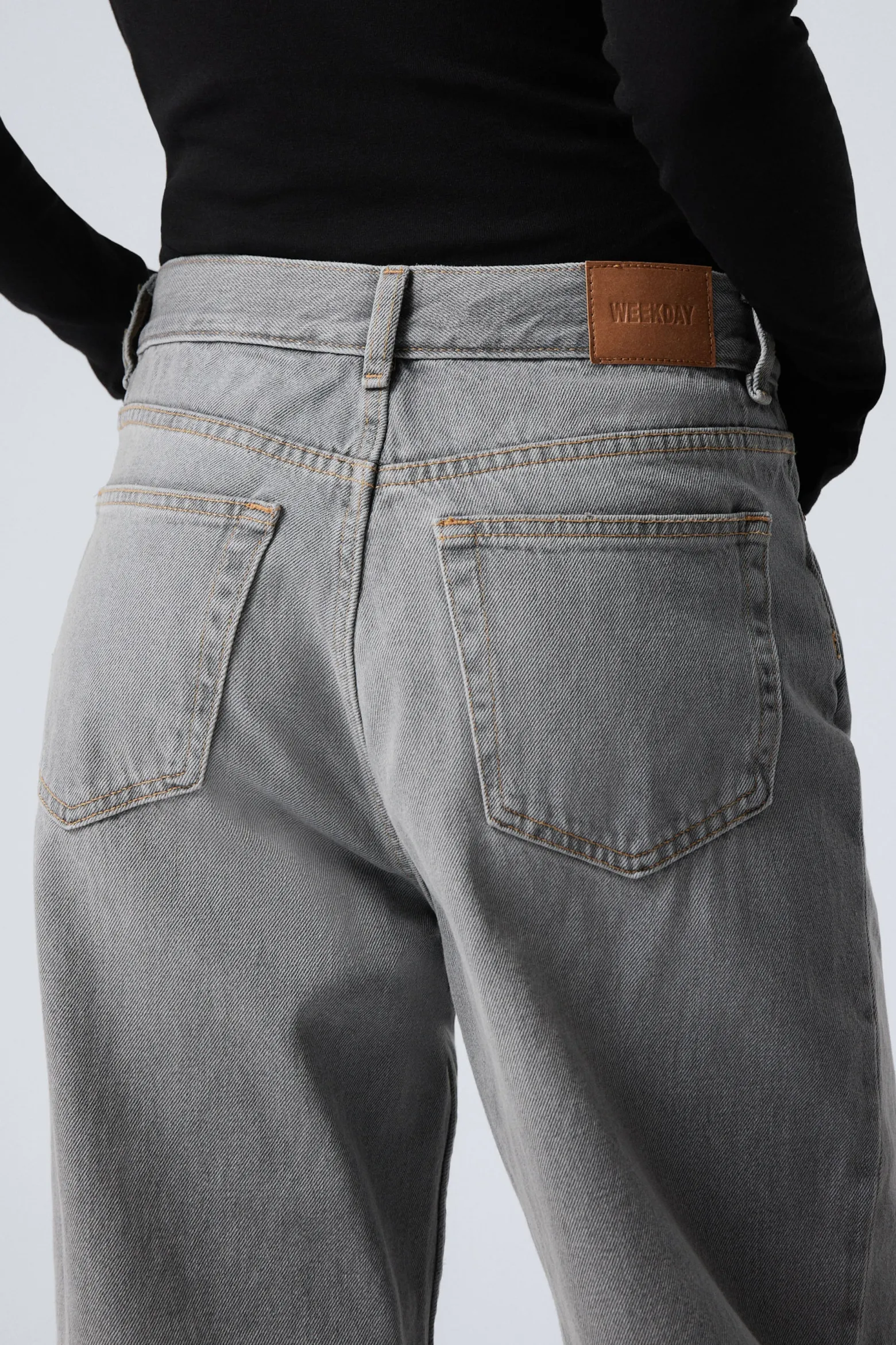 RAIL MID WAIST LOOSE WIDE LEG JEANS|Weekday Store