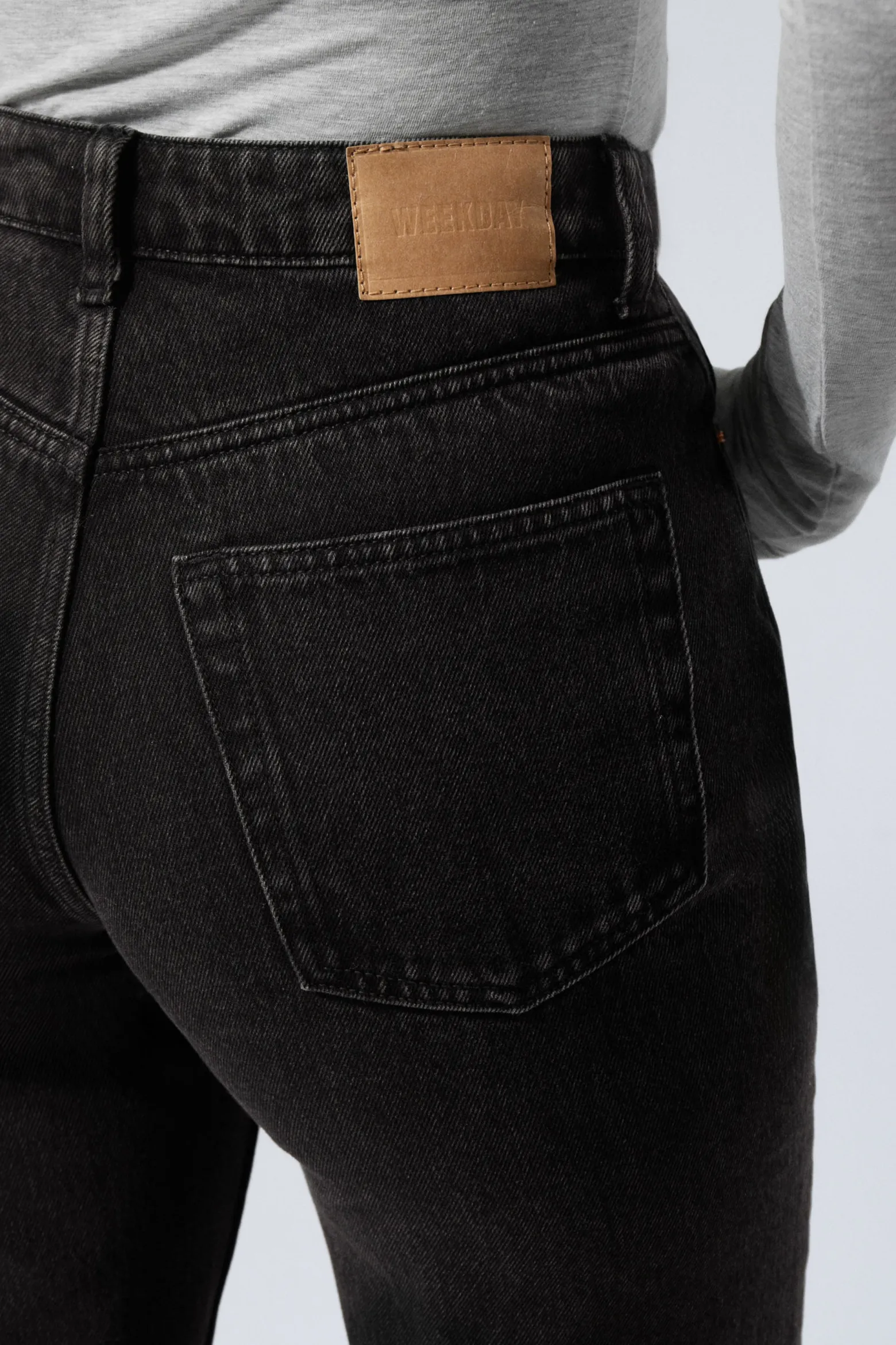 RESOLUTE CURVE HIGH WAISTED REGULAR STRAIGHT JEANS|Weekday New