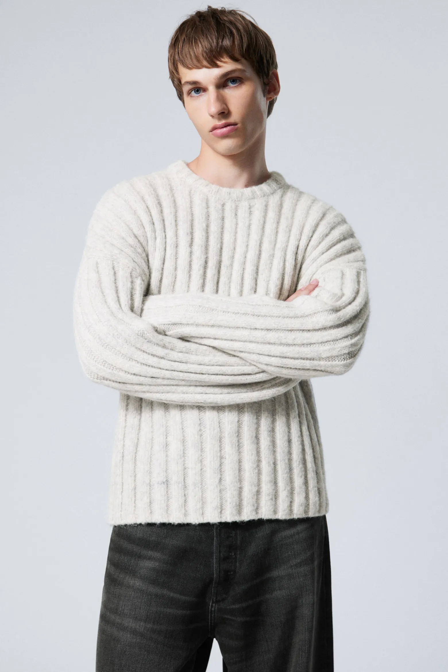 RIPPSTRICK-PULLOVER MIT KURZER LÄNGE|Weekday Cheap