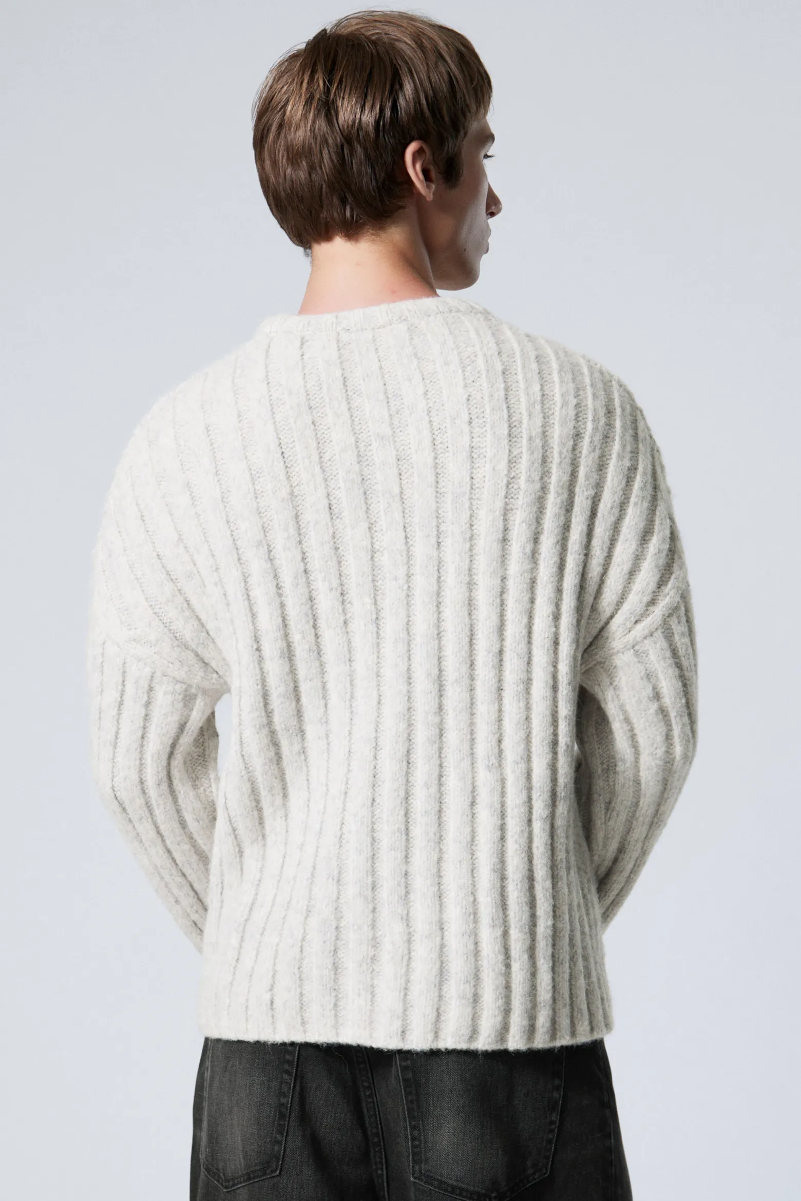RIPPSTRICK-PULLOVER MIT KURZER LÄNGE|Weekday Cheap