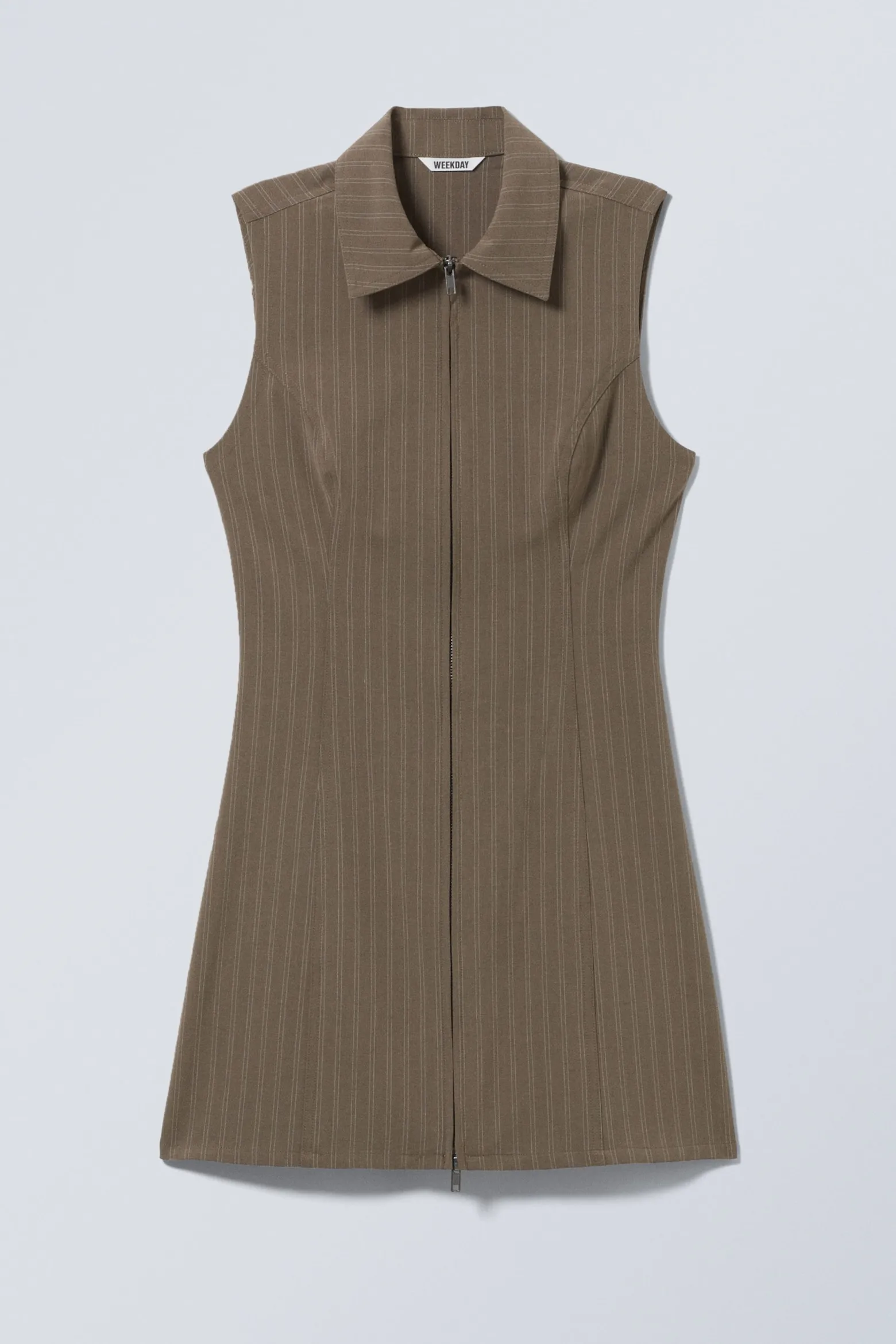 ÄRMELLOSES MINI-ANZUGKLEID MIT REISSVERSCHLUSS|Weekday Cheap