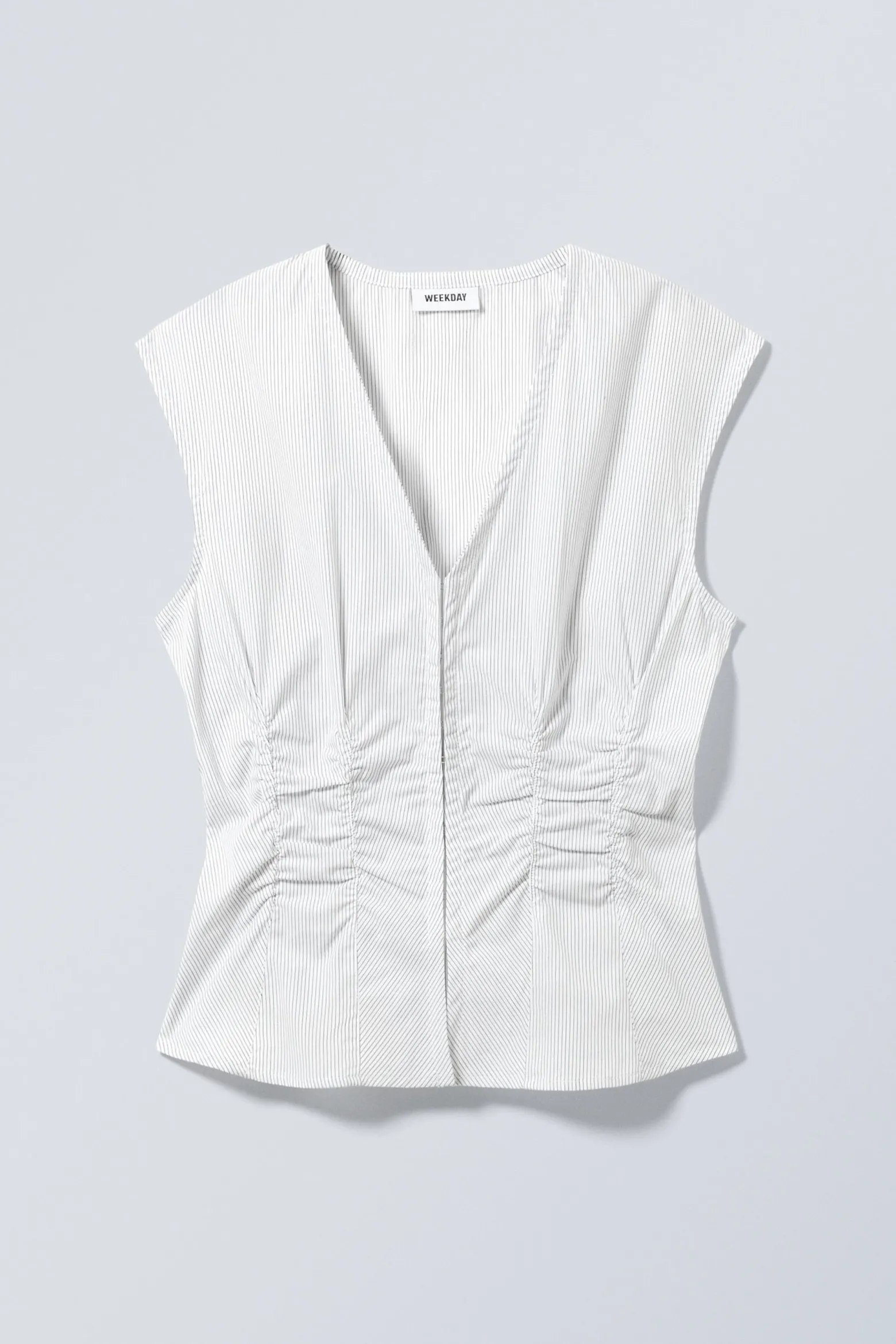 ÄRMELLOSES POPELINE-TOP MIT RAFFUNG|Weekday Hot