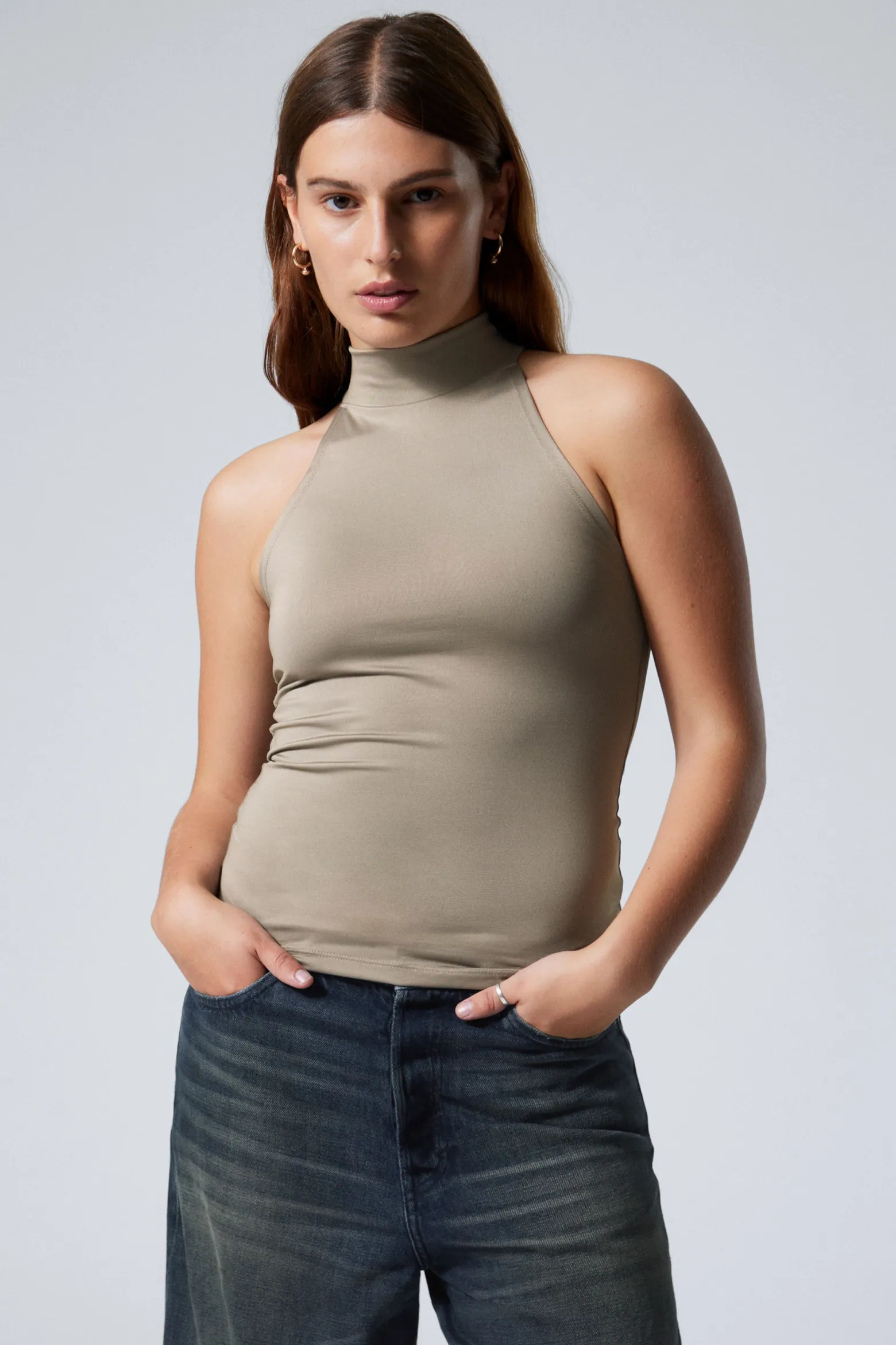 ÄRMELLOSES TURTLENECK-TOP MIT SCHMALER PASSFORM|Weekday Cheap