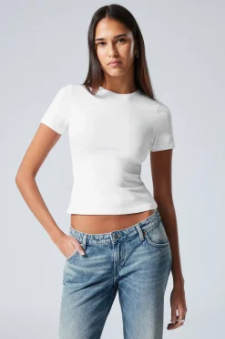 SCHMAL GESCHNITTENES T-SHIRT|Weekday Outlet