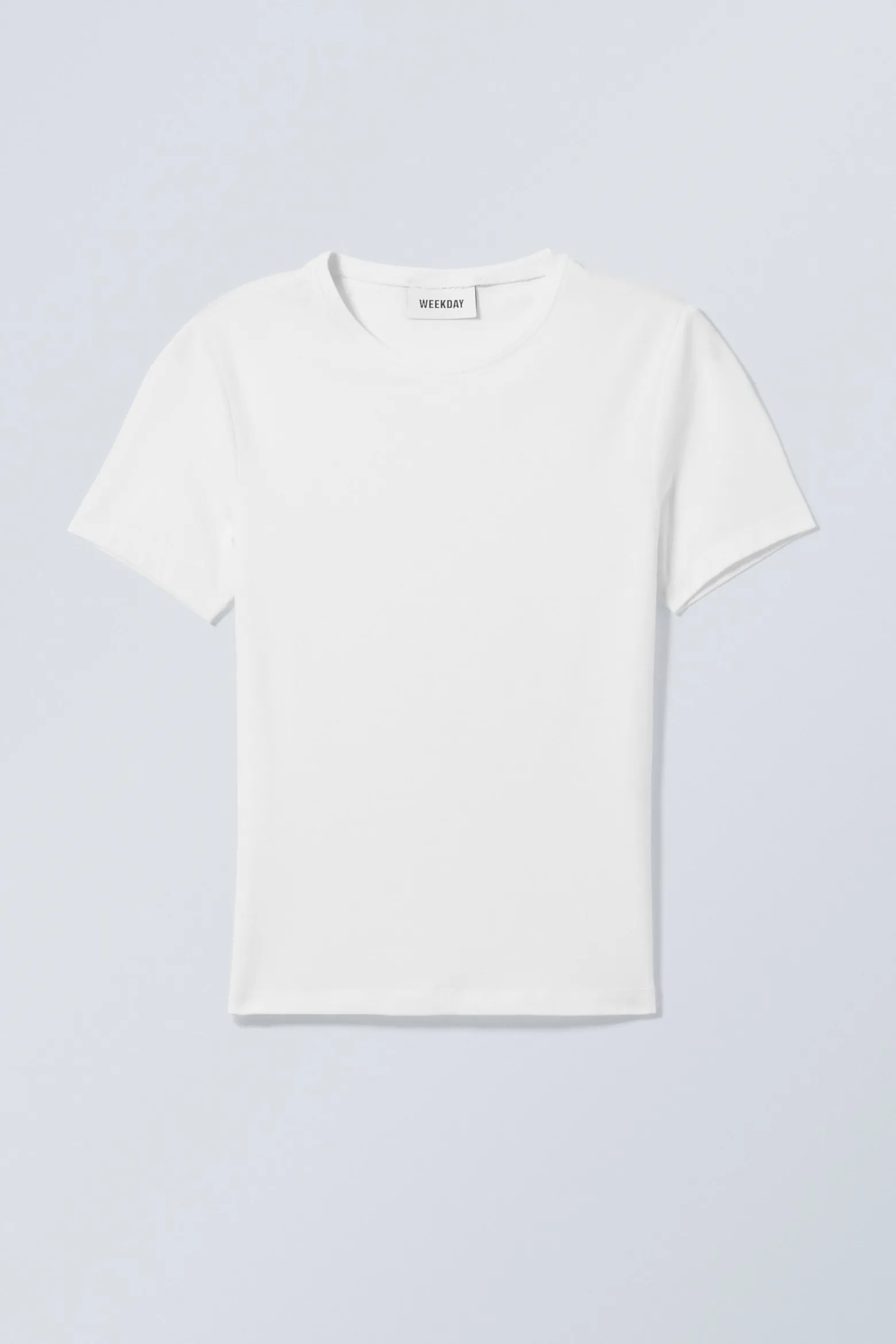 SCHMAL GESCHNITTENES T-SHIRT|Weekday Outlet