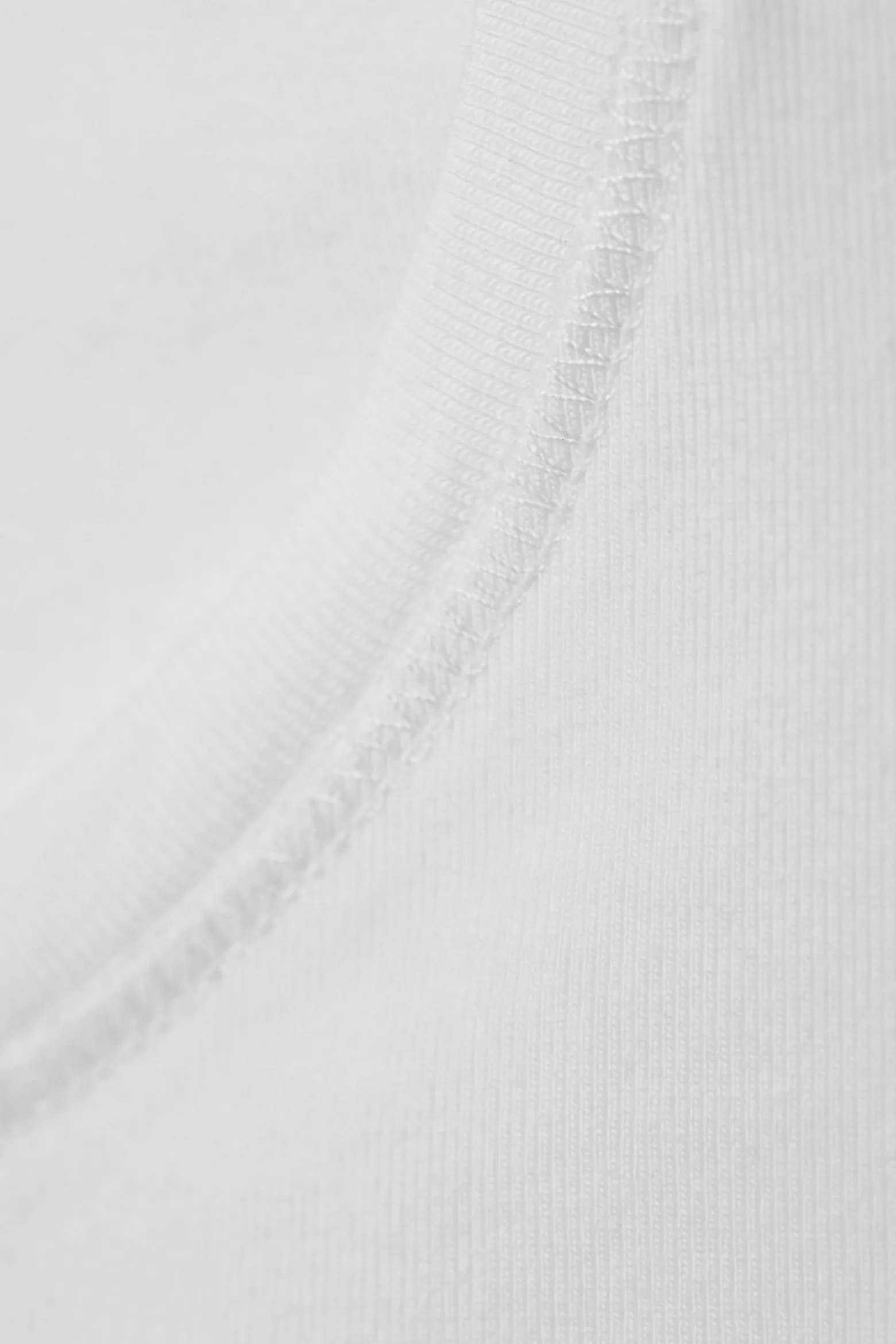 SCHMAL GESCHNITTENES T-SHIRT|Weekday Outlet