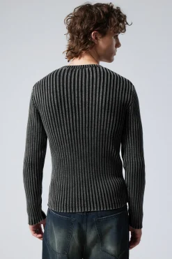SCHMALER STRICKPULLOVER MIT V-AUSSCHNITT|Weekday Cheap