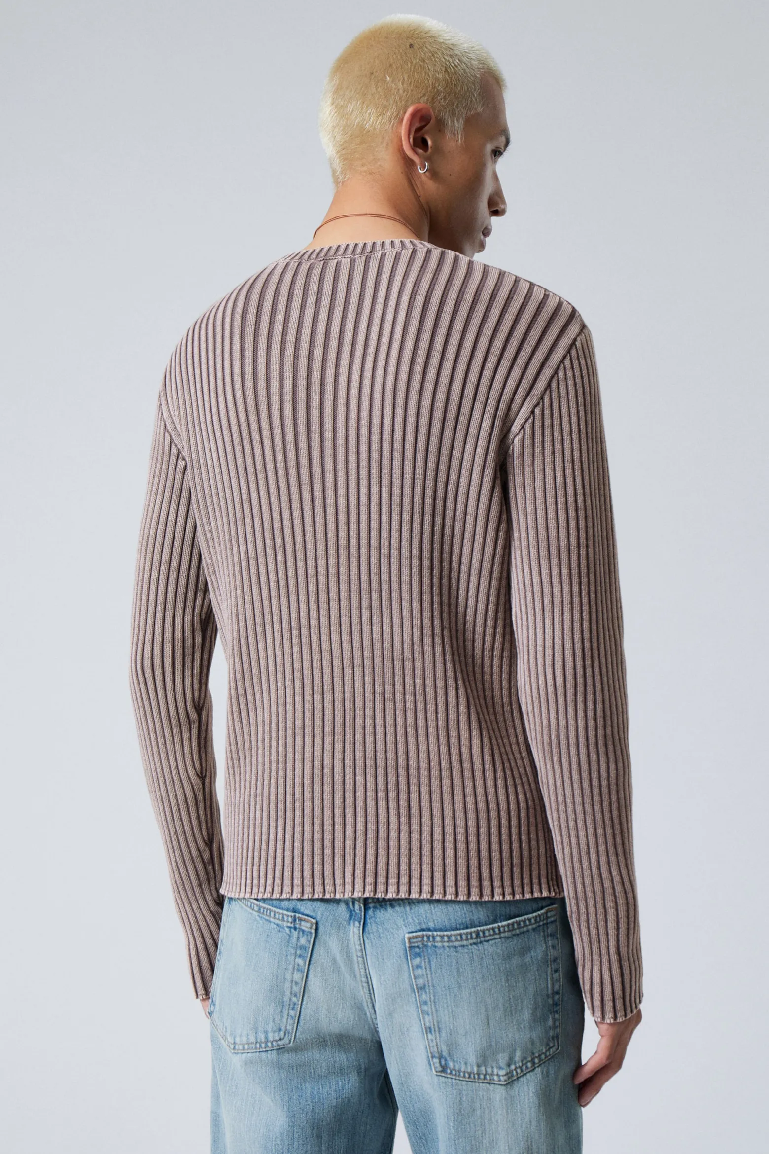 SCHMALER STRICKPULLOVER MIT V-AUSSCHNITT|Weekday Best Sale