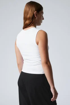 SCHULTERBETONTES, ENG ANLIEGENDES TANKTOP|Weekday Online