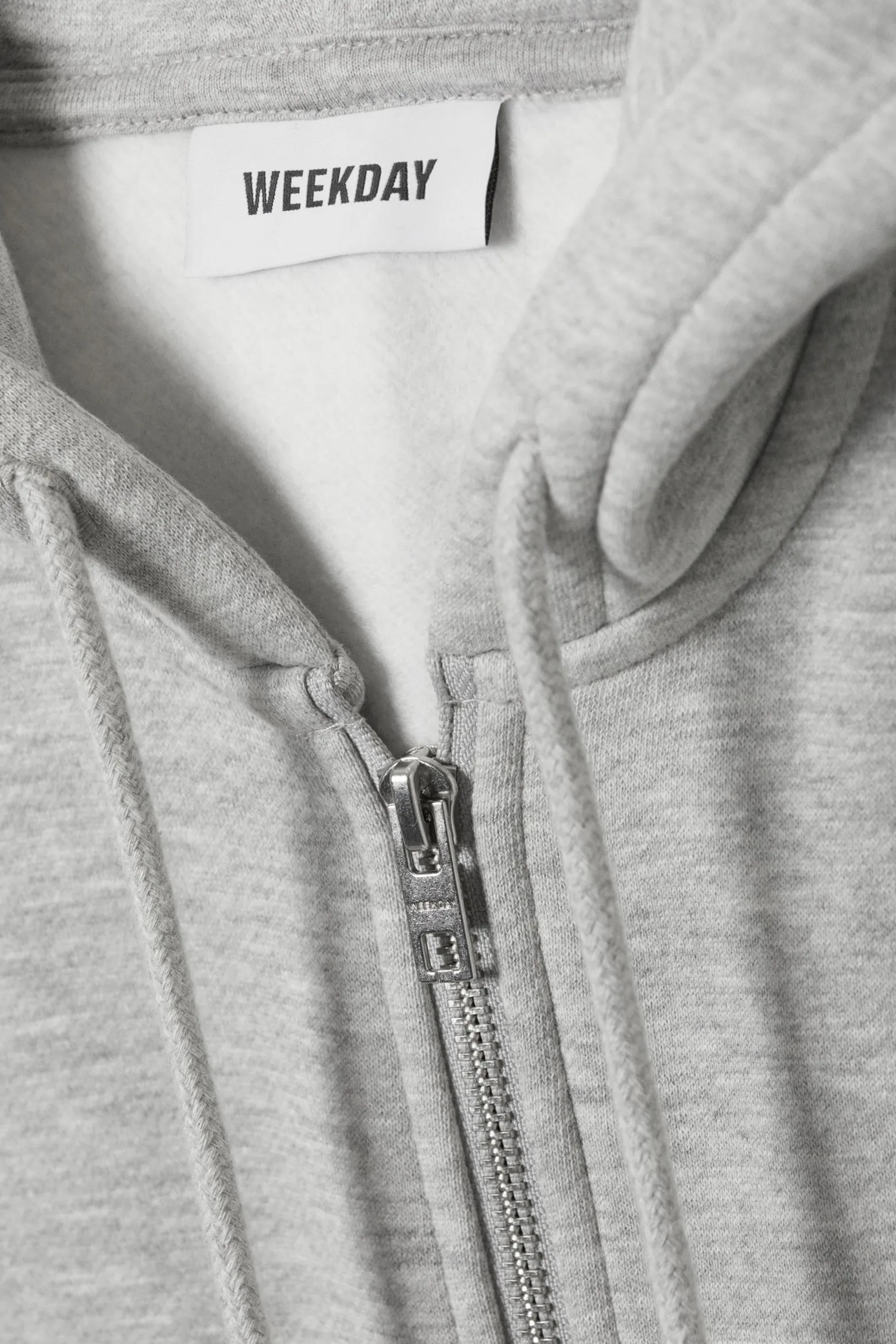 SCHWERER BOXY-KAPUZENPULLOVER MIT REISSVERSCHLUSS|Weekday Fashion