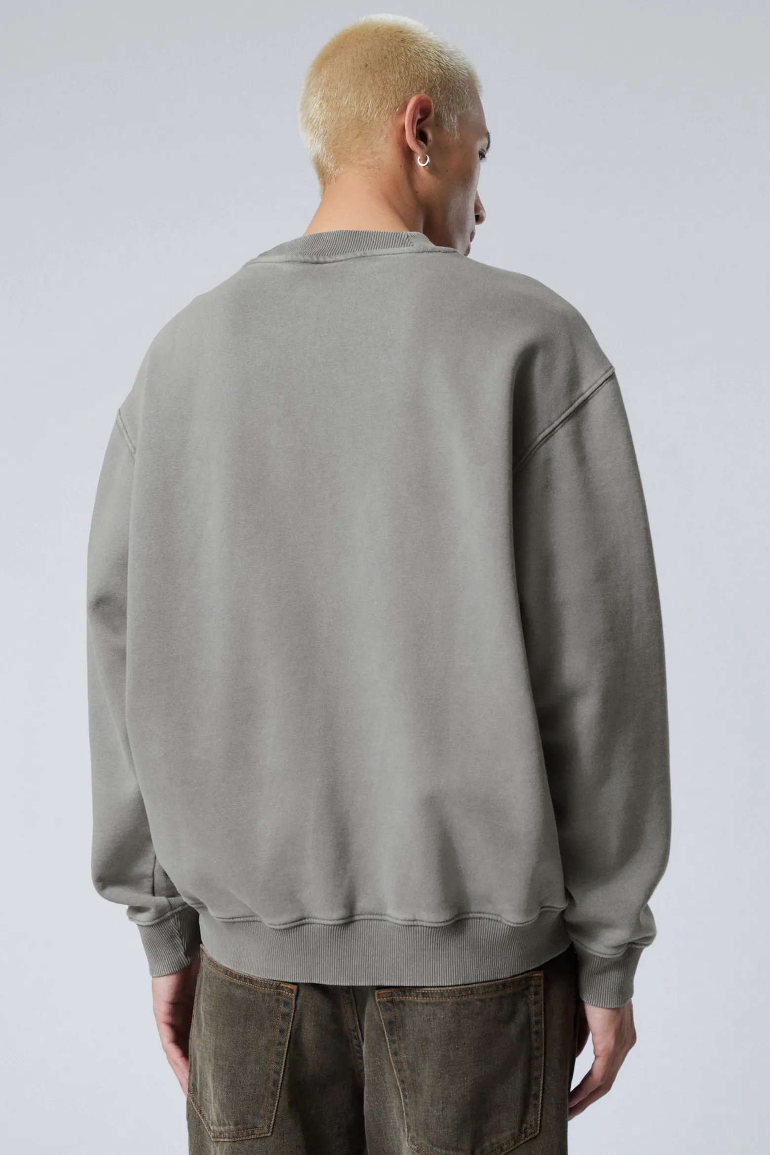 SCHWERES SWEATSHIRT MIT RELAXTER PASSFORM|Weekday Discount