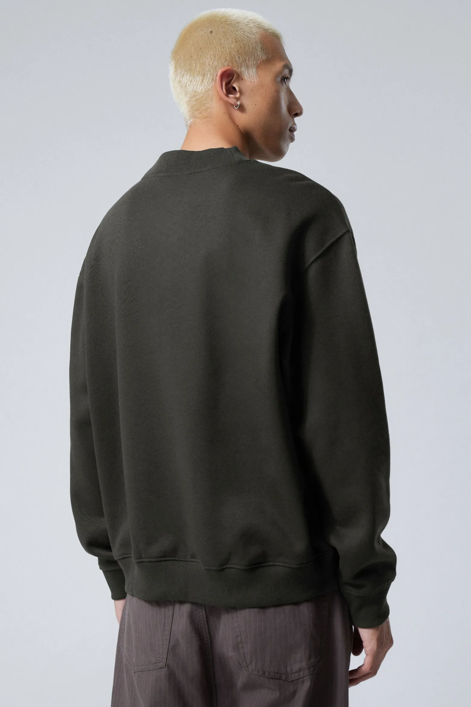 SCHWERES SWEATSHIRT MIT RELAXTER PASSFORM|Weekday Cheap
