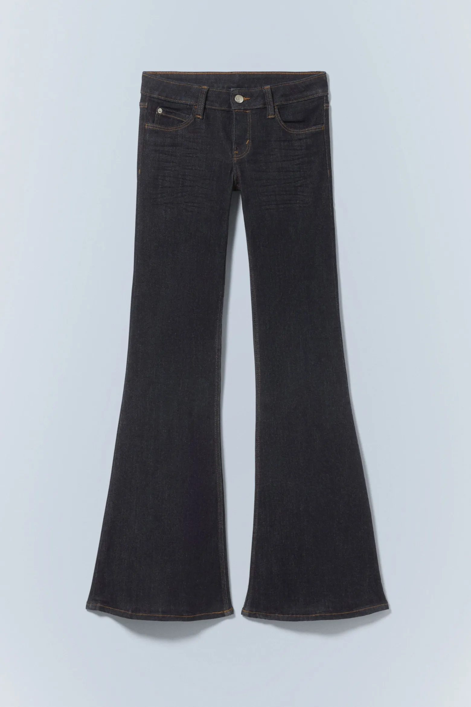 SKINNY-JEANS MIT SCHLAG UND NIEDRIGEM BUND|Weekday Cheap