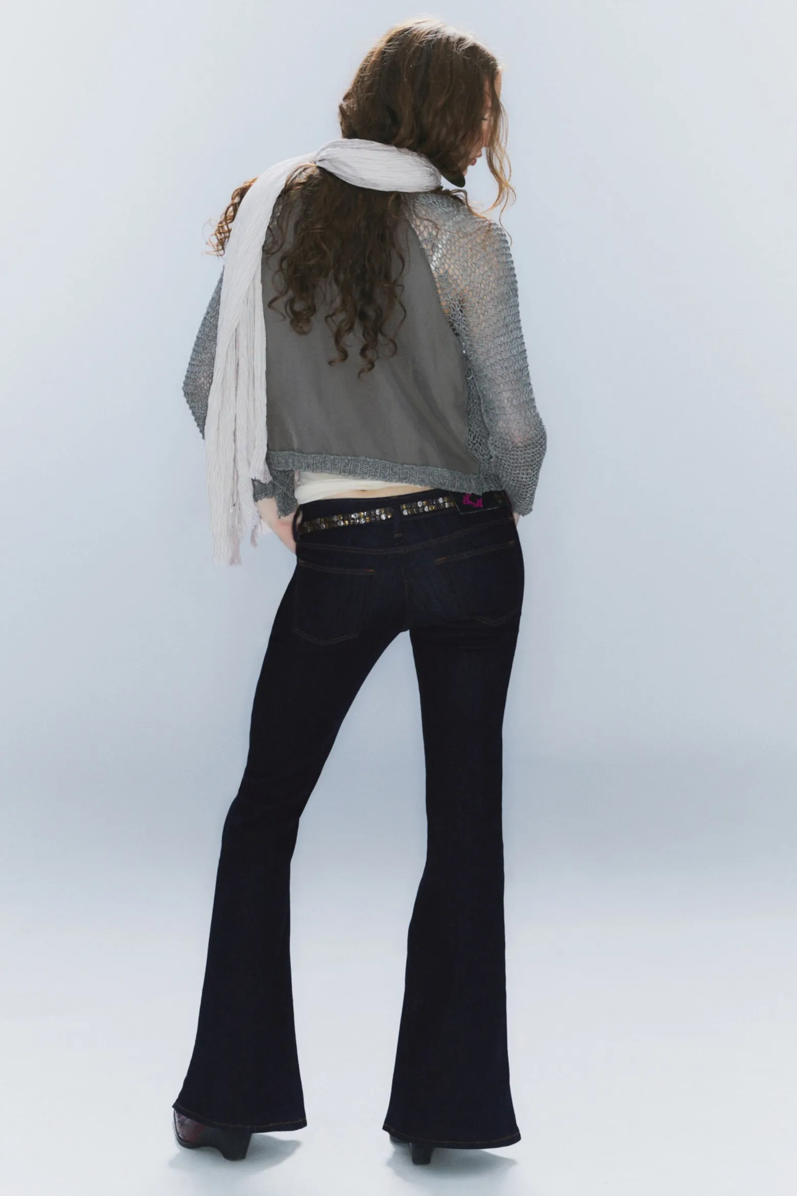 SKINNY-JEANS MIT SCHLAG UND NIEDRIGEM BUND|Weekday Cheap