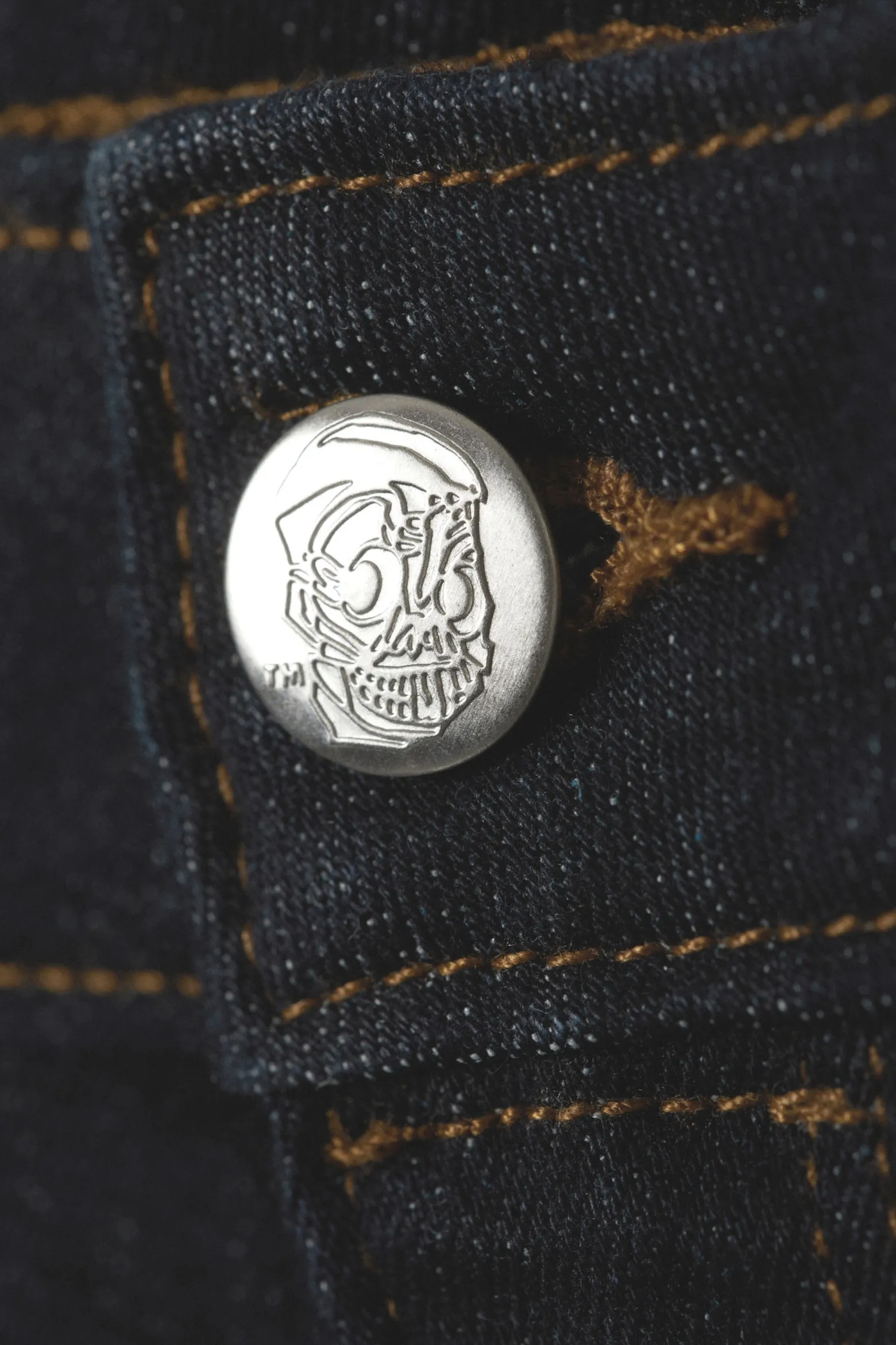 SKINNY-JEANS MIT SCHLAG UND NIEDRIGEM BUND|Weekday Cheap