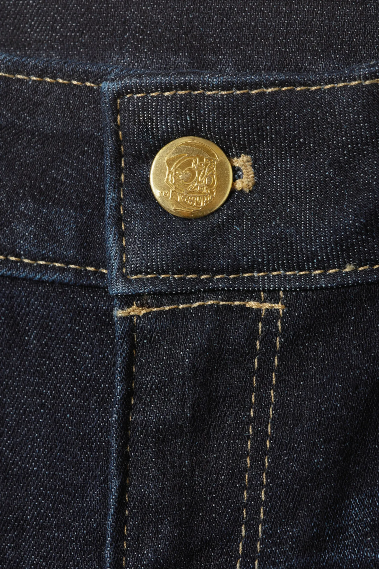SKINNY-JEANS MIT SCHLAG UND NIEDRIGEM BUND|Weekday Cheap