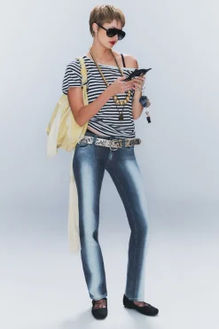 SLEEZIE – SKINNY STRAIGHT JEANS MIT NIEDRIGEM BUND|Weekday Hot
