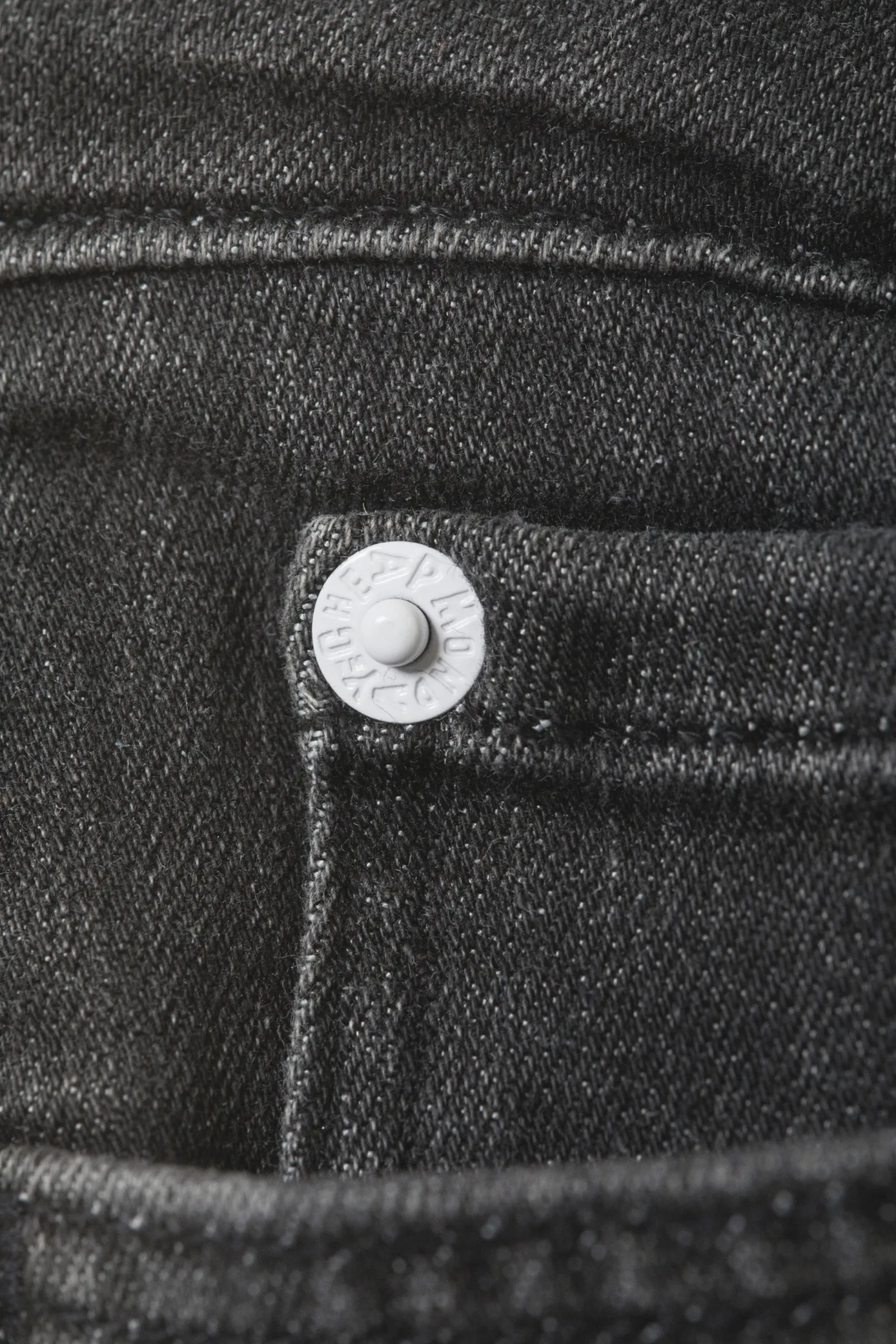 SLEEZIE – SKINNY STRAIGHT JEANS MIT NIEDRIGEM BUND|Weekday Sale