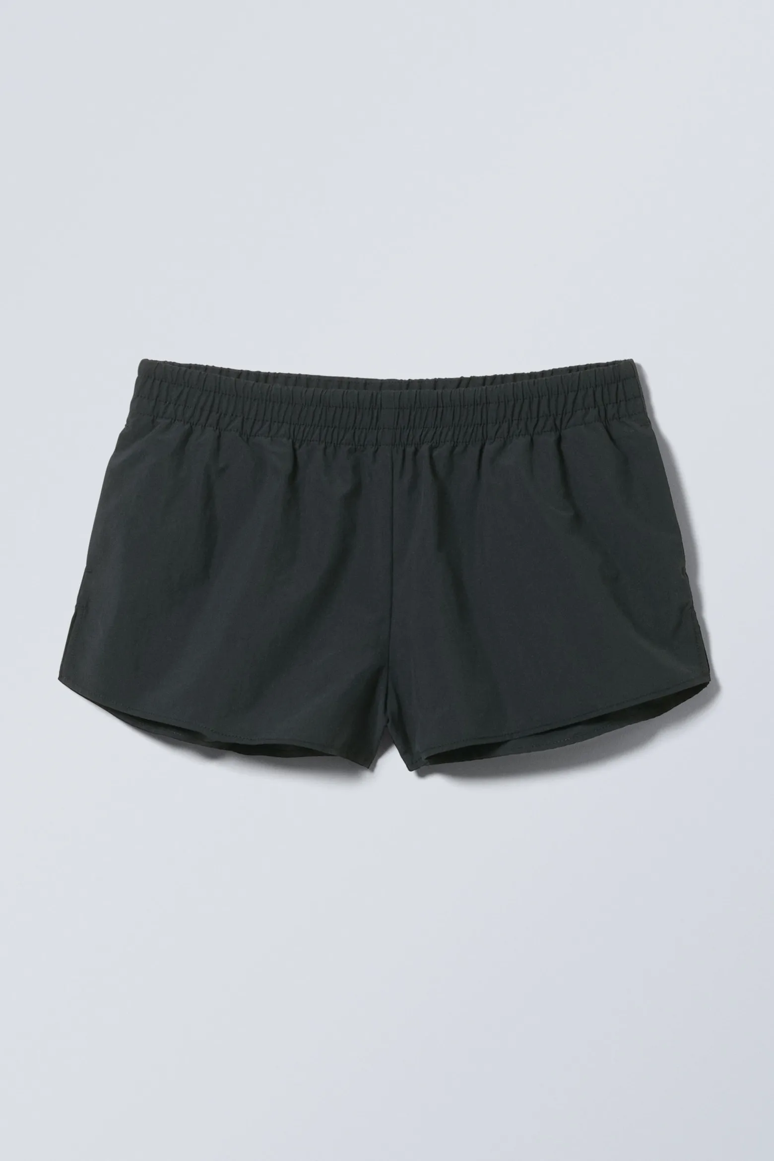 SPORTLICHE MINI-SHORTS AUS NYLON|Weekday Cheap