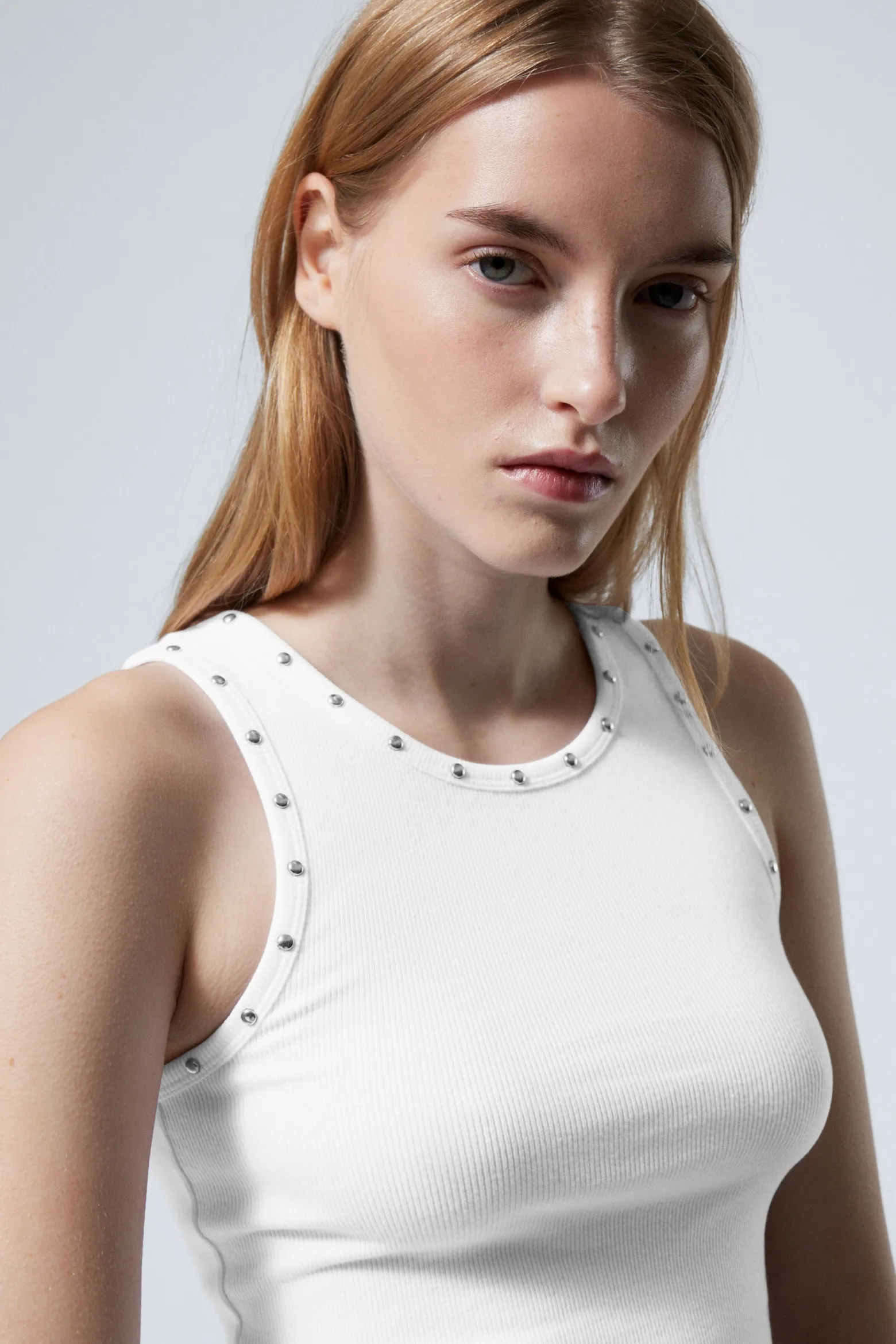 TANKTOP MIT NIETENDETAILS|Weekday Outlet