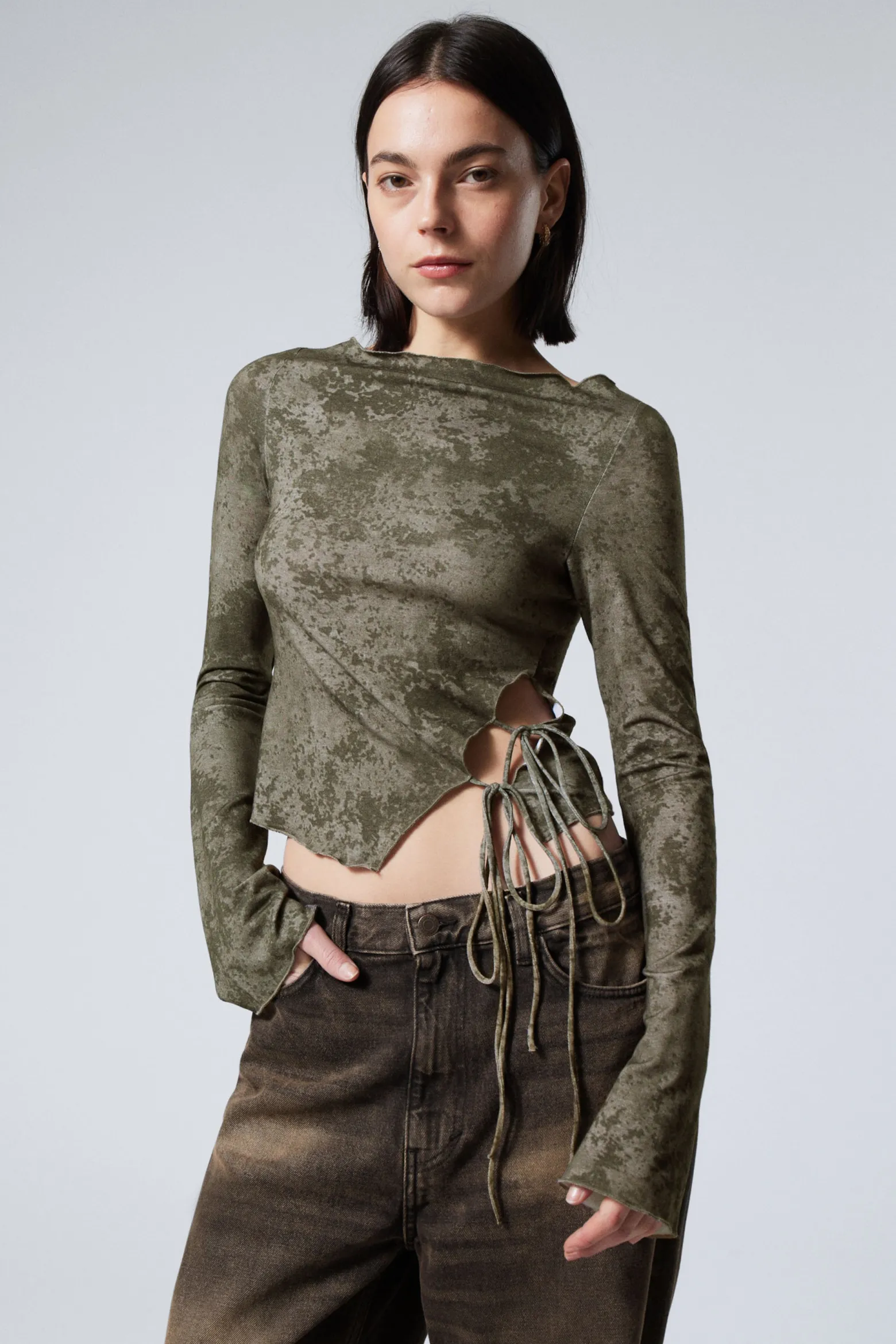 TOP MIT SEITLICHER BINDUNG|Weekday Cheap