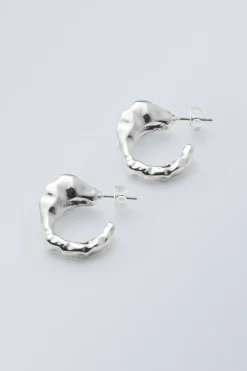 UNREGELMÄSSIG GEFORMTE HOOP-OHRRINGE|Weekday Clearance