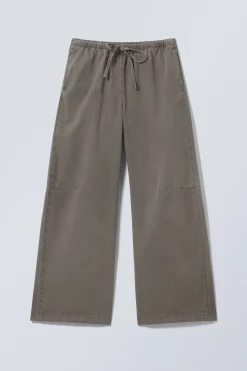 VERWASCHENE RIPSTOP HOSE MIT LOCKERER PASSFORM|Weekday Cheap