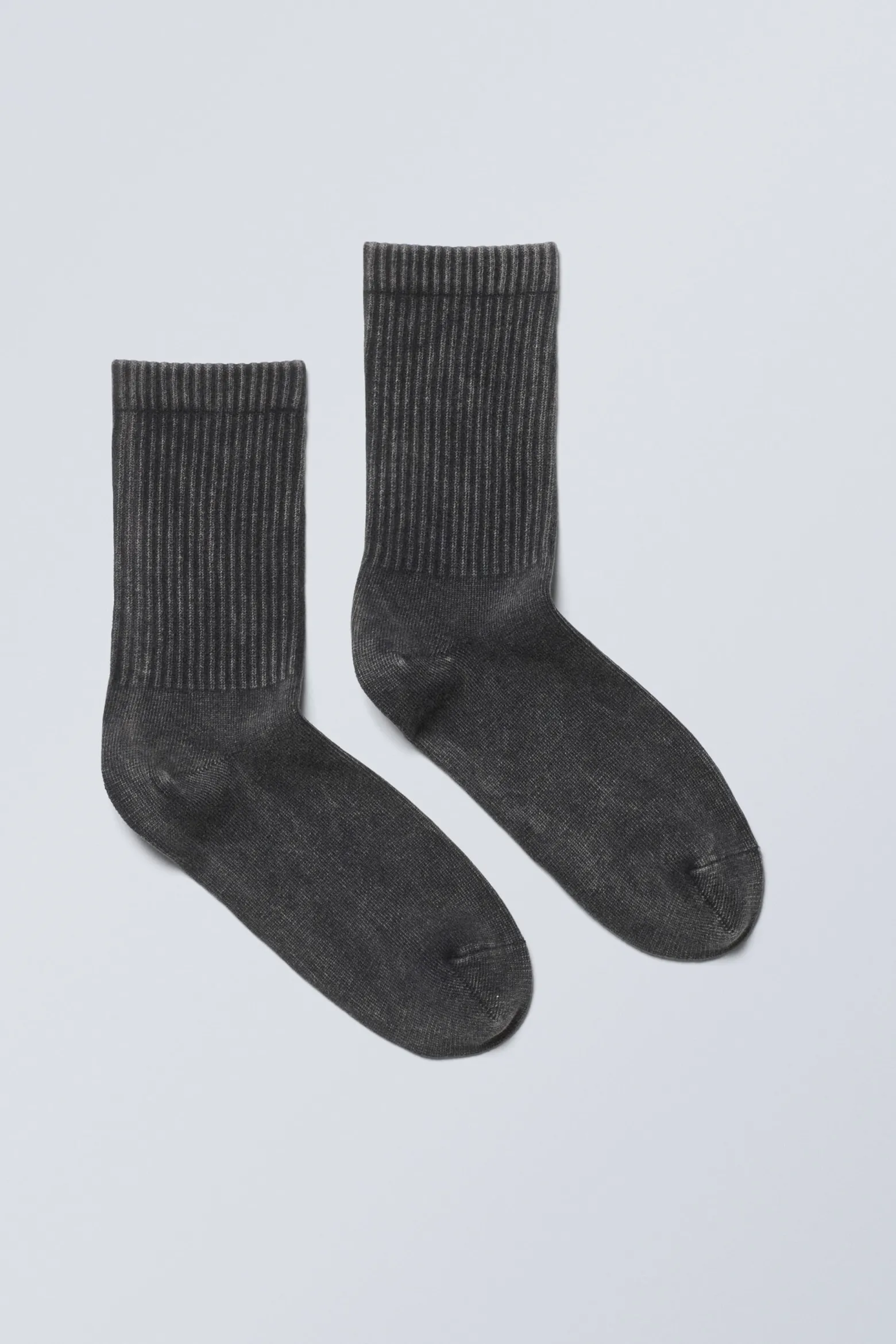 VERWASCHENE SPORTSOCKEN MIT PRINT|Weekday Sale