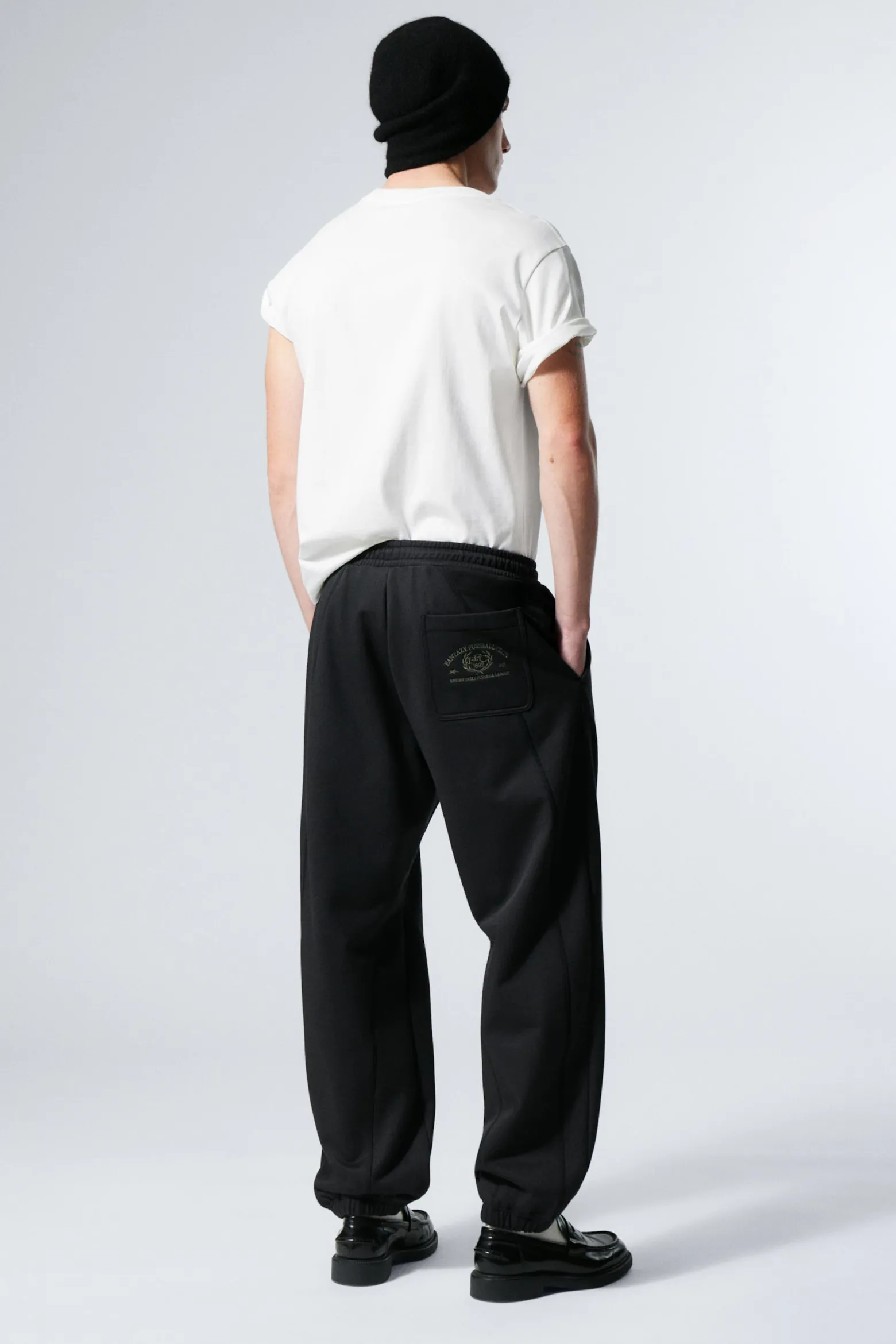 WARM-UP-JOGGINGHOSE MIT GERADEM BEIN|Weekday New
