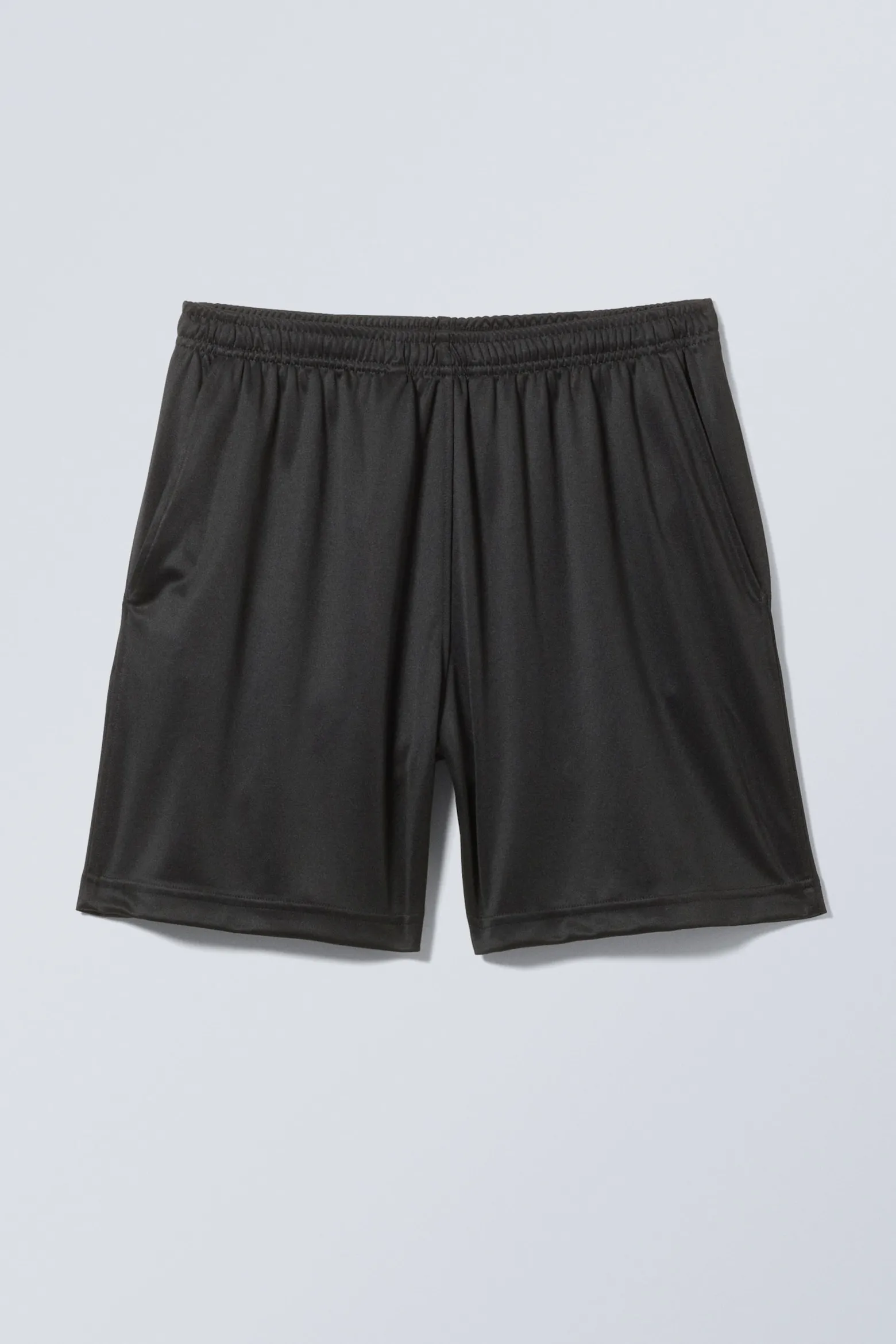 WEIT GESCHNITTENE TRAININGS-SHORTS|Weekday Shop