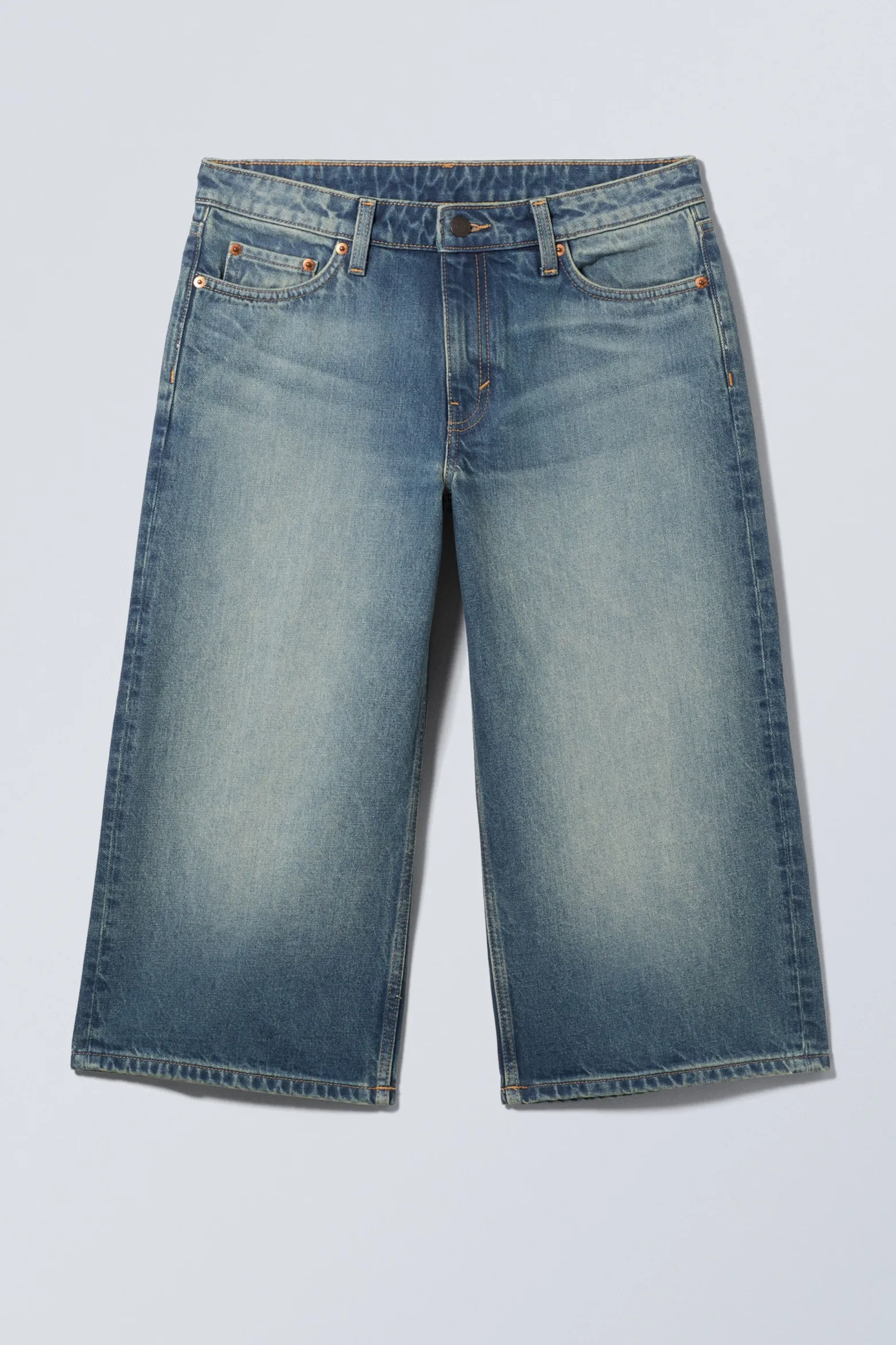 WEITE, LOCKERE JEANS-SHORTS MIT NIEDRIGEM BUND|Weekday Sale