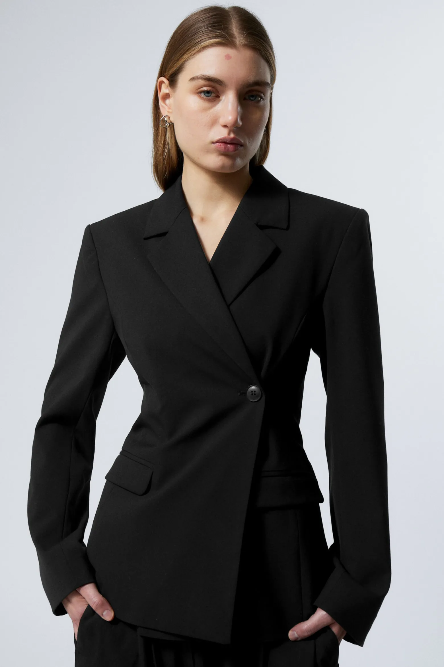 ZWEIREIHIGER ANZUGBLAZER|Weekday Hot
